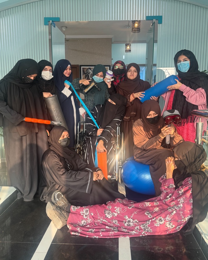 Dr Aleena Sajal physiotherapy clinic team in Lahore